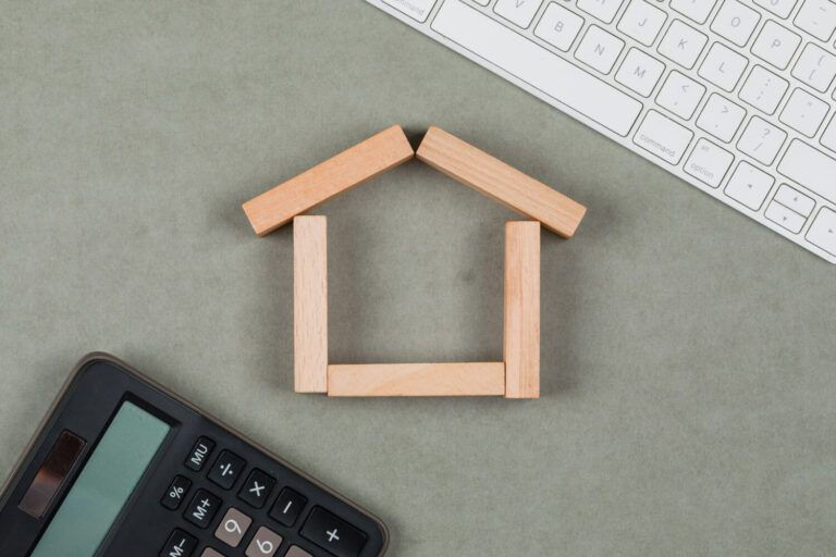 Jakie czynniki wpływają na cenę wyceny dachu? Kluczowe informacje dla właścicieli nieruchomości.